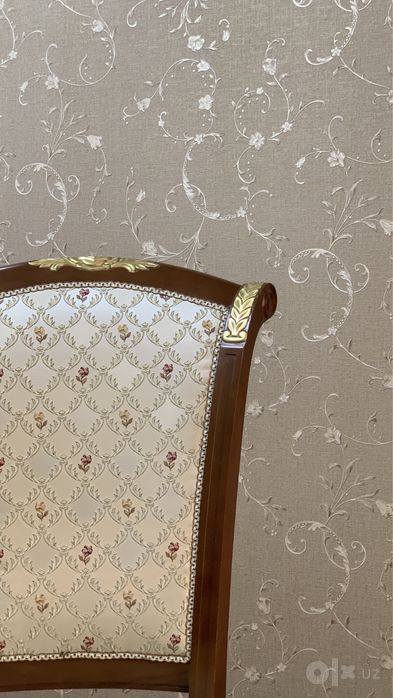 Стол и стулья на 12 человек