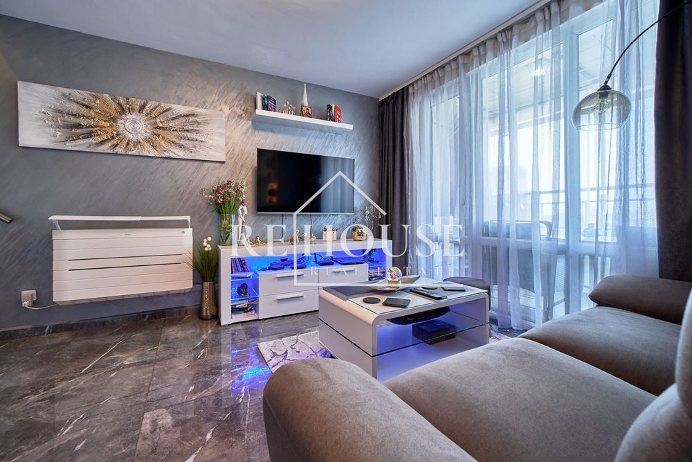 Продава се Тристаен апартамент в Варна, Левски - 102 кв.м за 2058 €/кв.м - Снимка #1