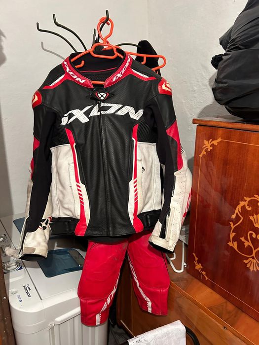 Costum de motocicleta