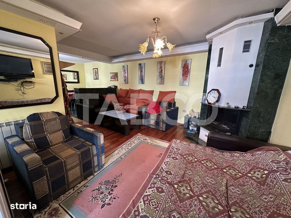 Casa familiala pentru locuit sau vacanta , spatioasa si confortabila .