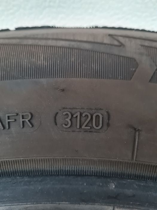 Зимни гуми 4 броя GOODYEAR UltraGrip 215 65 R17 доъщт 3120