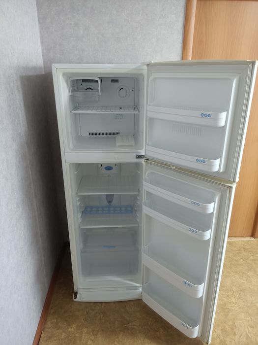 Продаётся Холодильник LG