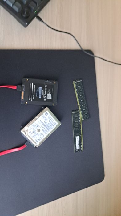 Оперативная память ССД, и жёсткий диск.