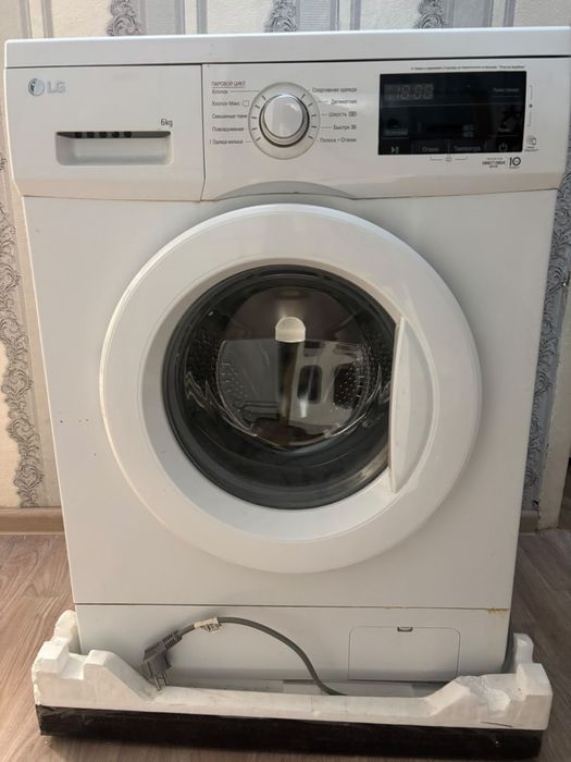 Стиральная машина LG F2J3NS0W 6 кг белый все работает просто купили н