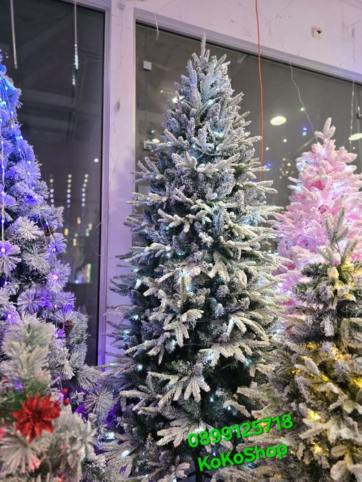 Заснежена елха с вградени LED светлини и 2Dи 3D клонки/луксозна елха