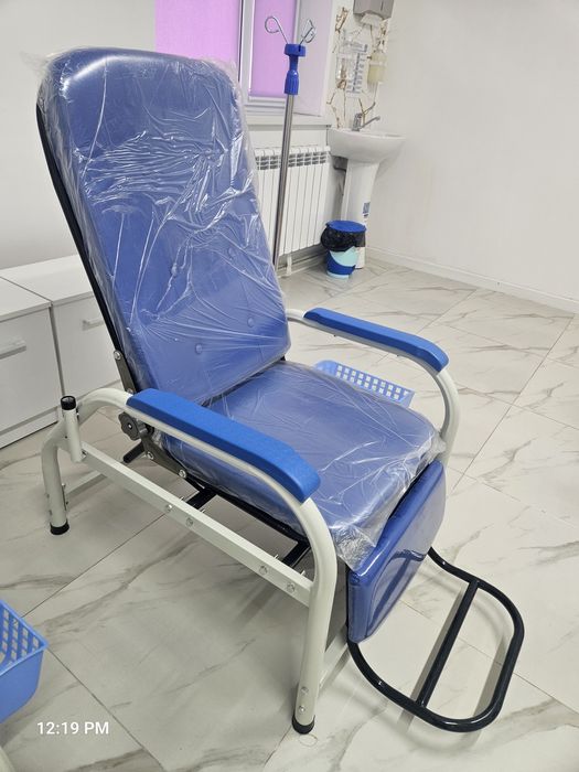 Продам сидячую кушетку