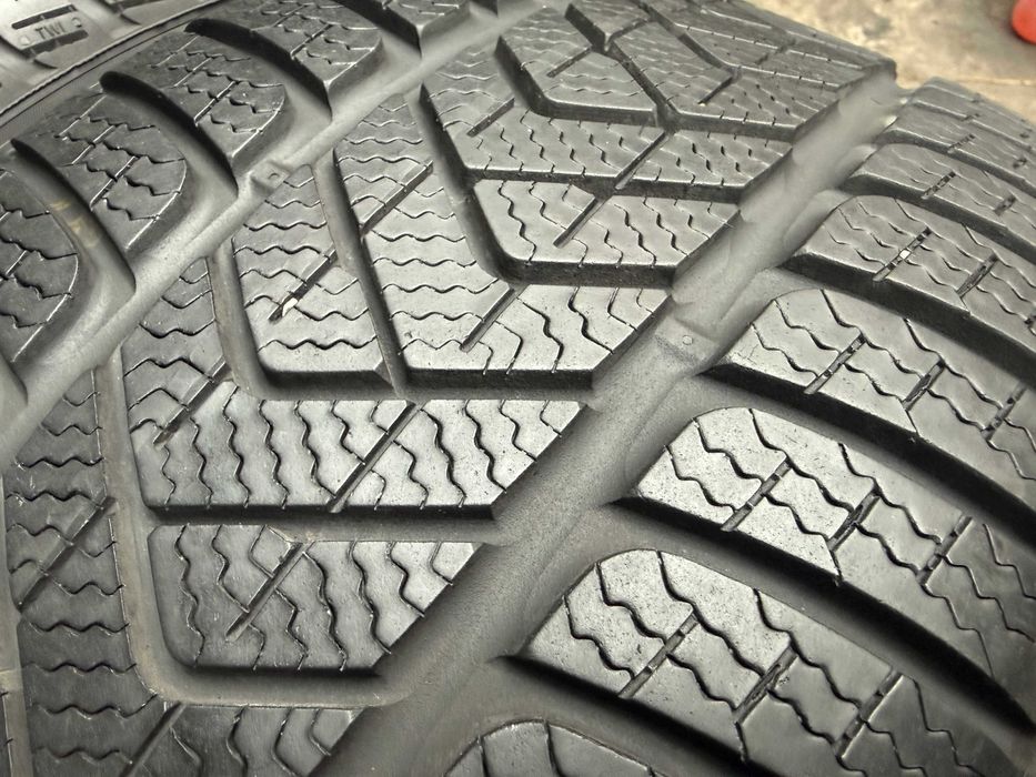 2x Anvelope Iarna 245/40 r19 - Pirelli Sotto Zero 3