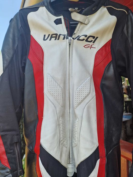 56 Vanucci Combinezom motor dintr-o piesă