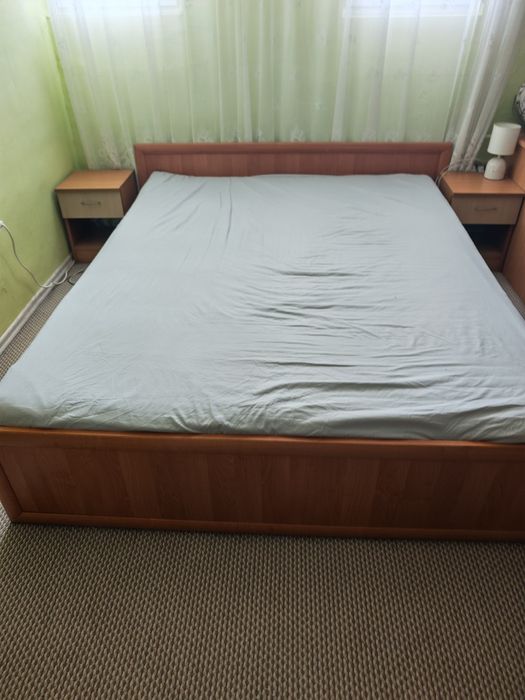 Спалня за матрак 160/200 с две нощни шкафчета
