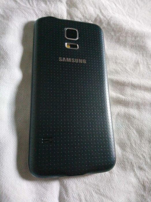 Xperia M4 Aqua si Galaxy S5 Mini