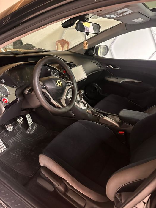 Vând HONDA CIVIC 1.8 Benzină