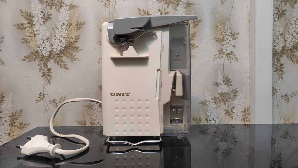 Unit UCO-395 (Австрия) - консервный нож  открывалка и ножеточка.