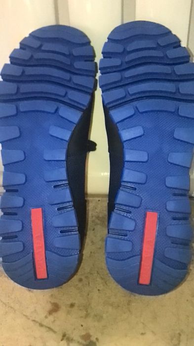 Кроссовки стильные