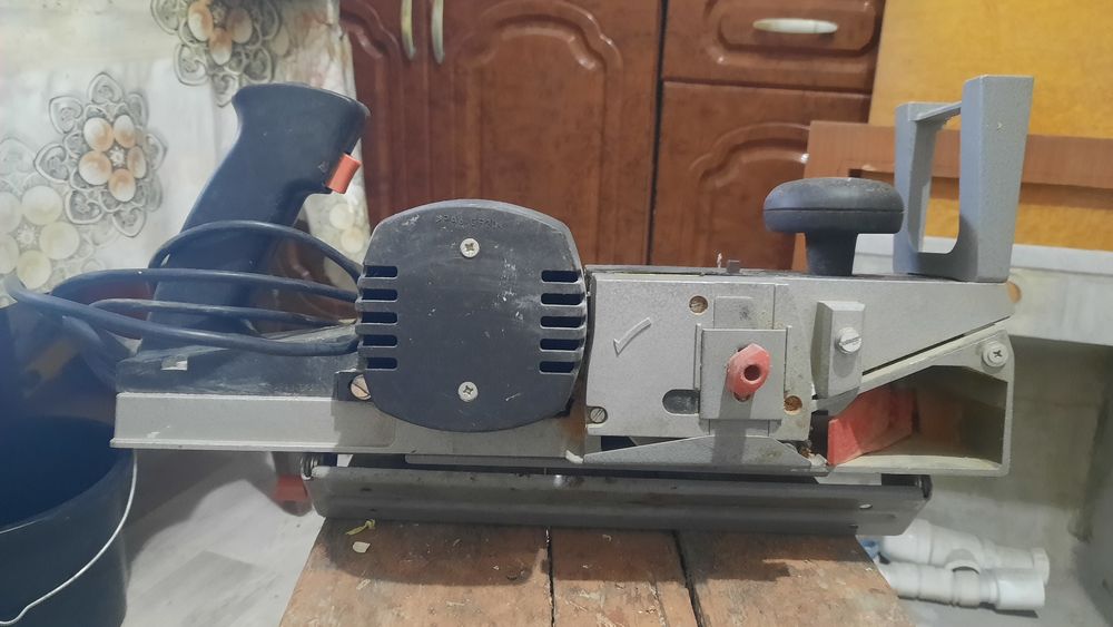 Электрический рубанок