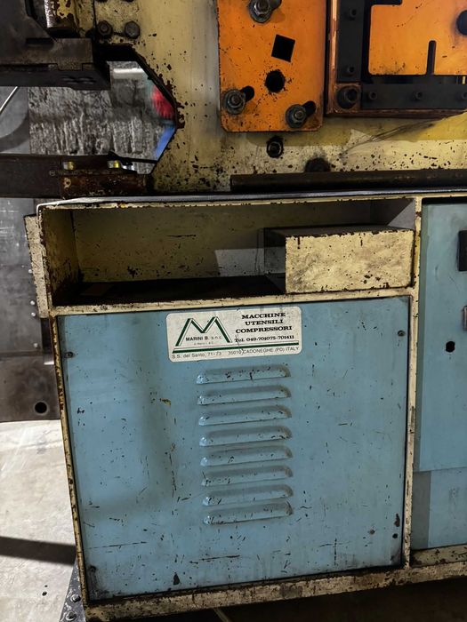 Mașină universală prelucrări metal poanson + gilotină + tăiere profile