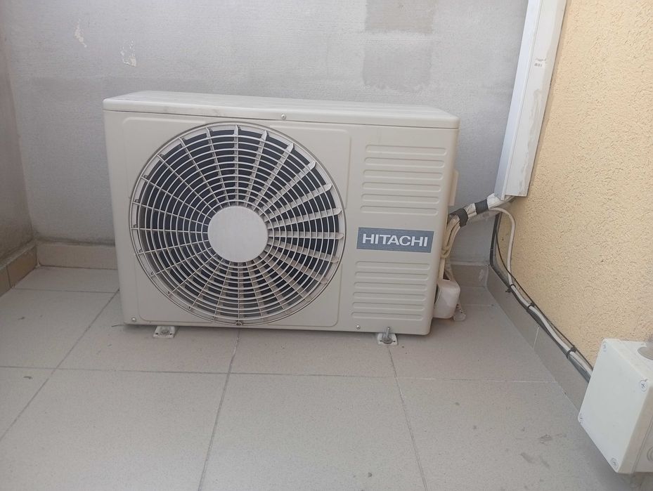 Климатик Hitachi