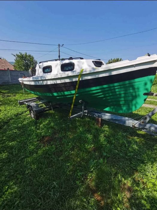 Vand Barca de Pescuit sau Agrement,  Semi-Cabinata, Motor EvinRude 25hp si peridoc (optional)