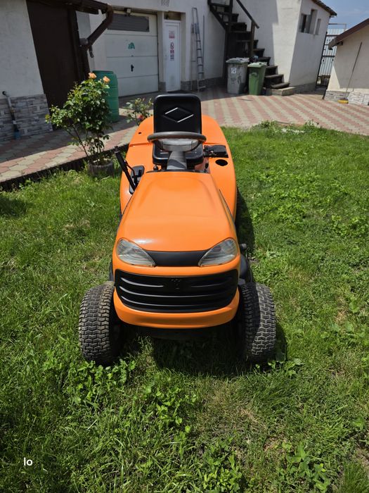 Husqvarna CT151  tractoraș de tuns iarba și gazon are 15 Cp transmisie  Hidrostatică. Made in USA