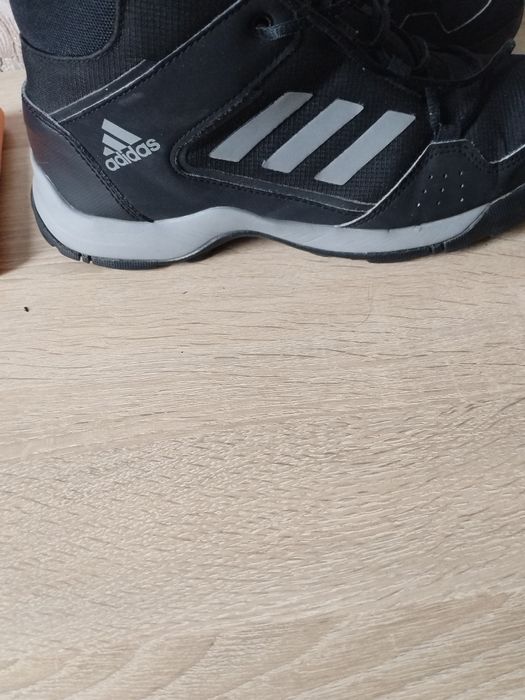 Маратонки адидас