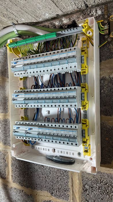 Lucrări de instalații electrice, sanitare și termice