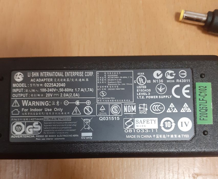Vând Alimentator Laptop Lenovo