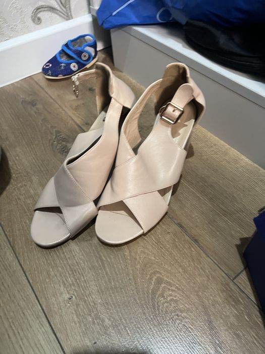 Продам босоножки в отличном состояний