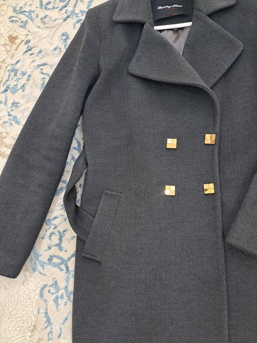 Красивое женское пальто.