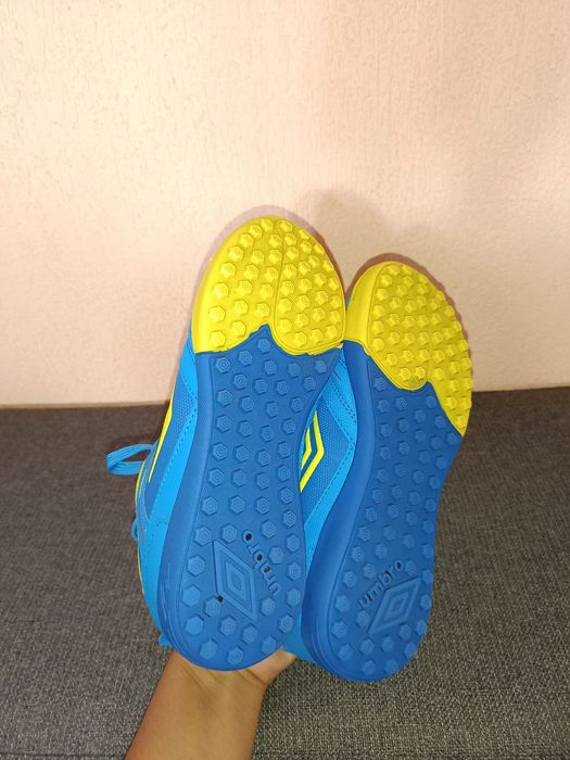 Маратонки Umbro 35 номер