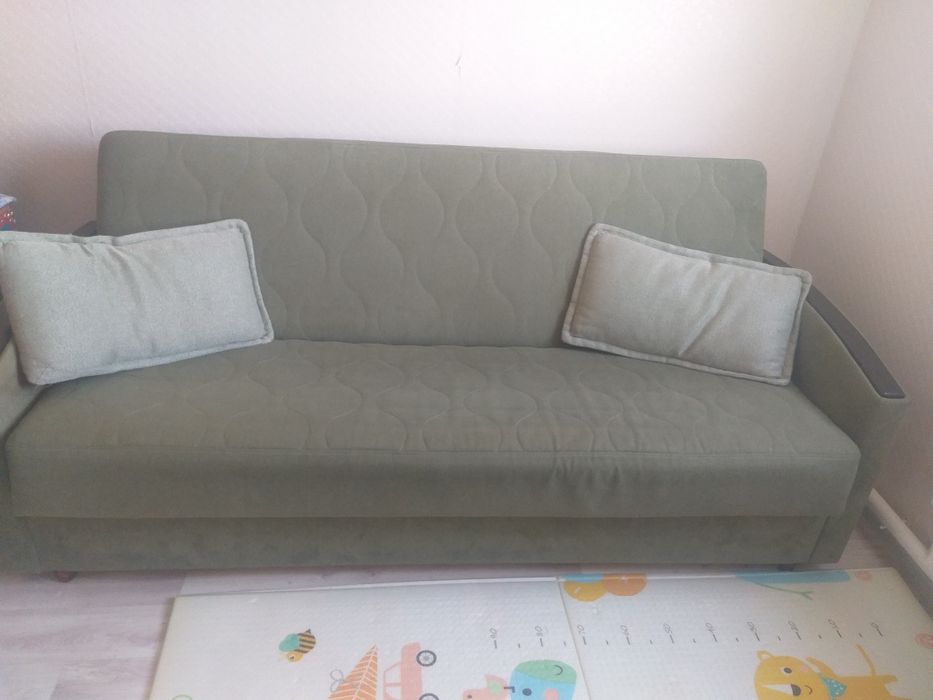 Продам диван в очень хорошем состоянии