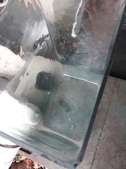 Продавам отлят аквариум