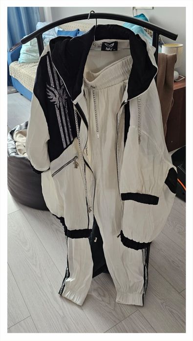 Продам спортивный костюм