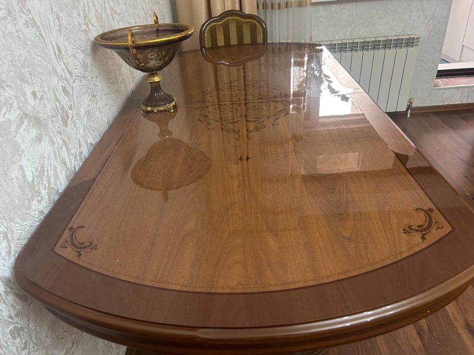 Стол для гостиной