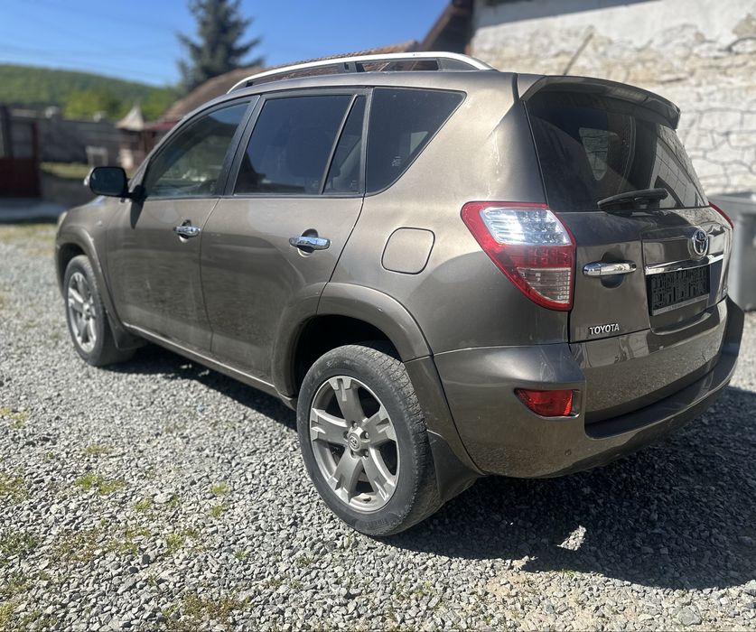 Dezmembrez Toyota Rav4
