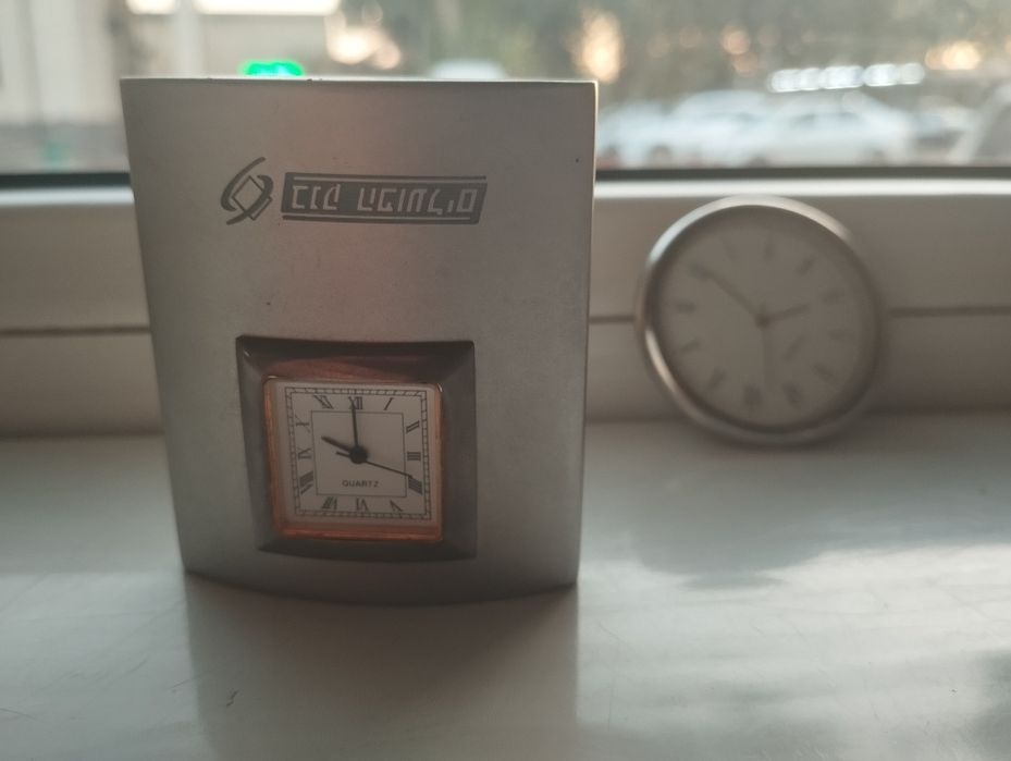 часы.рабочий или нет незнаю.за все 35тысячь