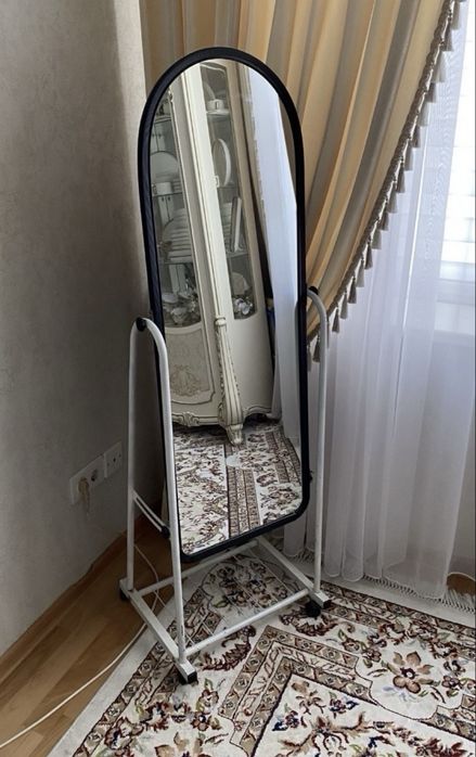 Зеркало продается