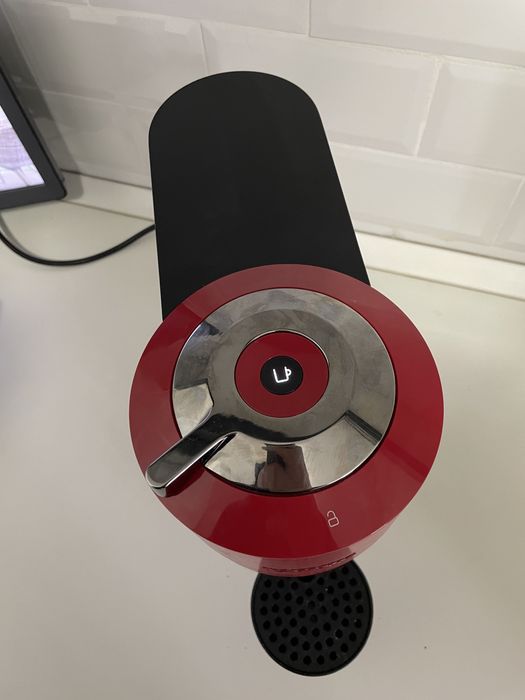 Cafetiera Vertuo Next Red NESPRESSO