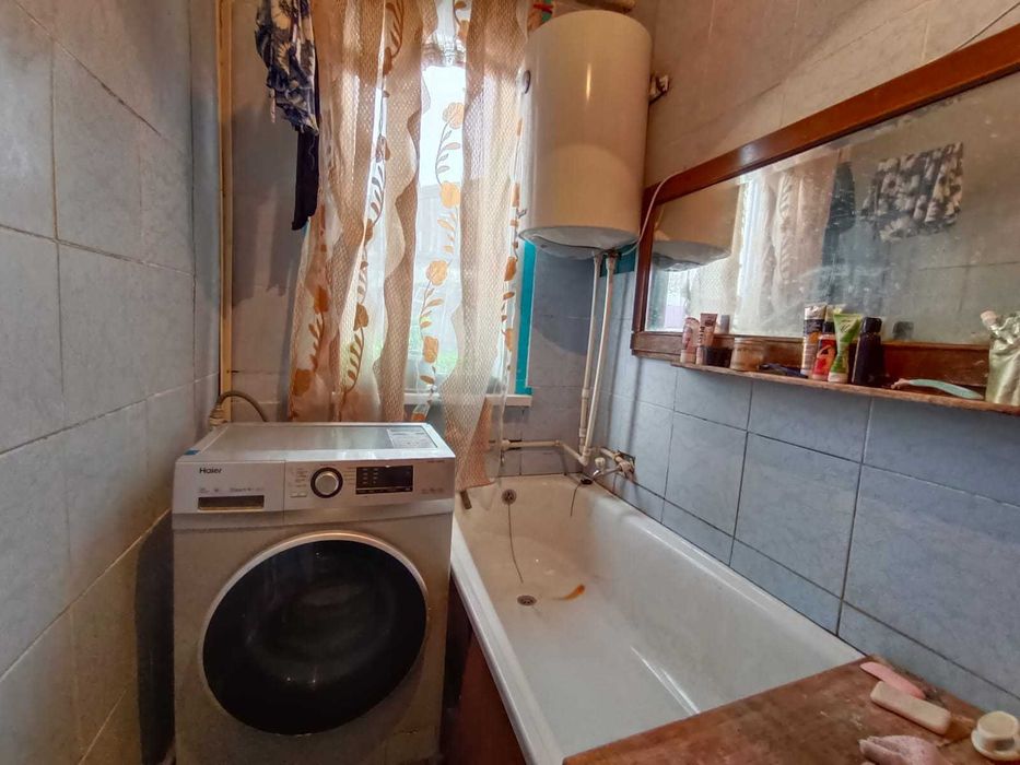 Продаю 4 комнатный дом в Пришахтинске.