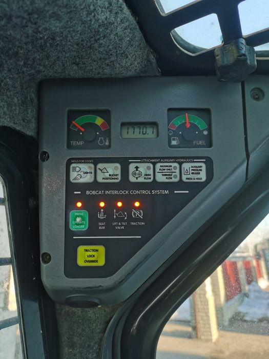 Продам мини погрузчик Bobcat s175
