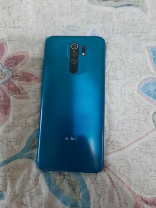 Продам/обмен редми 9 хорлшие состояние есть полоска везде работет 64гб