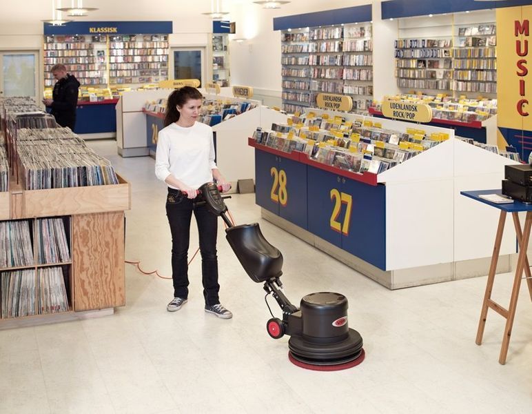 Momoperie, monodisc spalat covoare , frecat mocheta , Podele