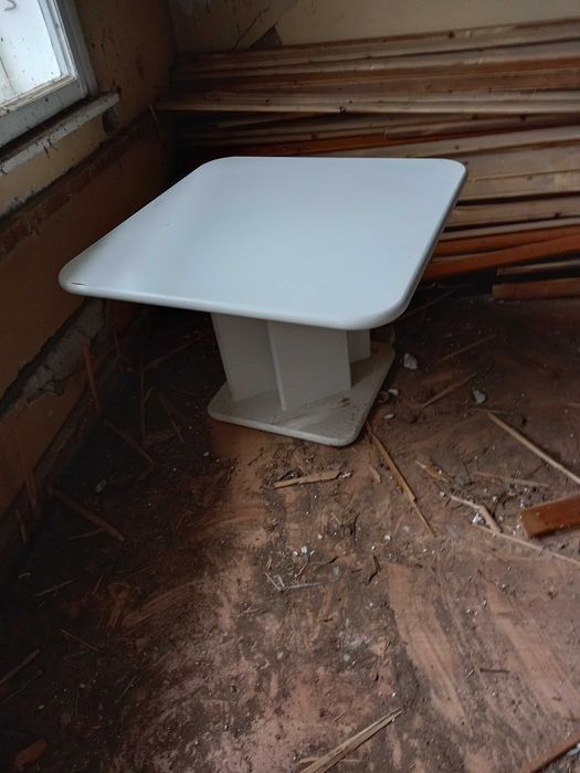 Бели масички 2 бр.