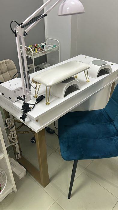 Masă manichiură Turbo Nails System+ Scaune .  putin  folosită!