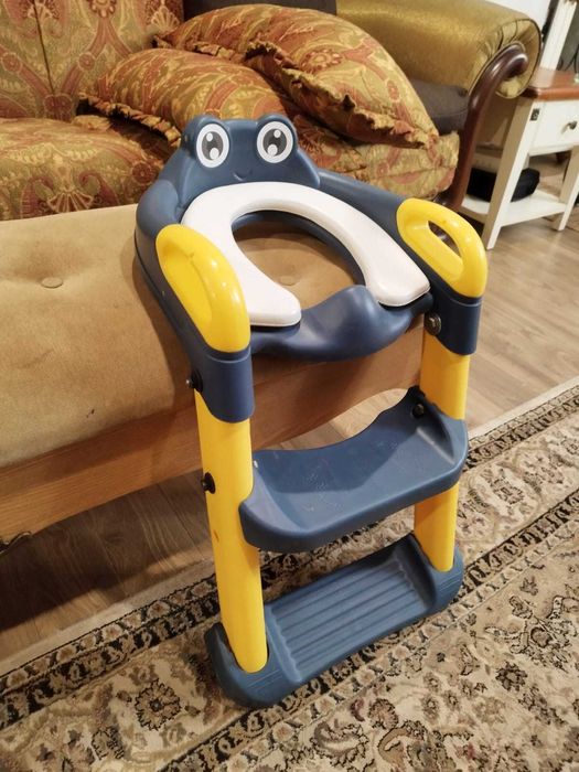 Детское сиденье на унитаз с лестницей