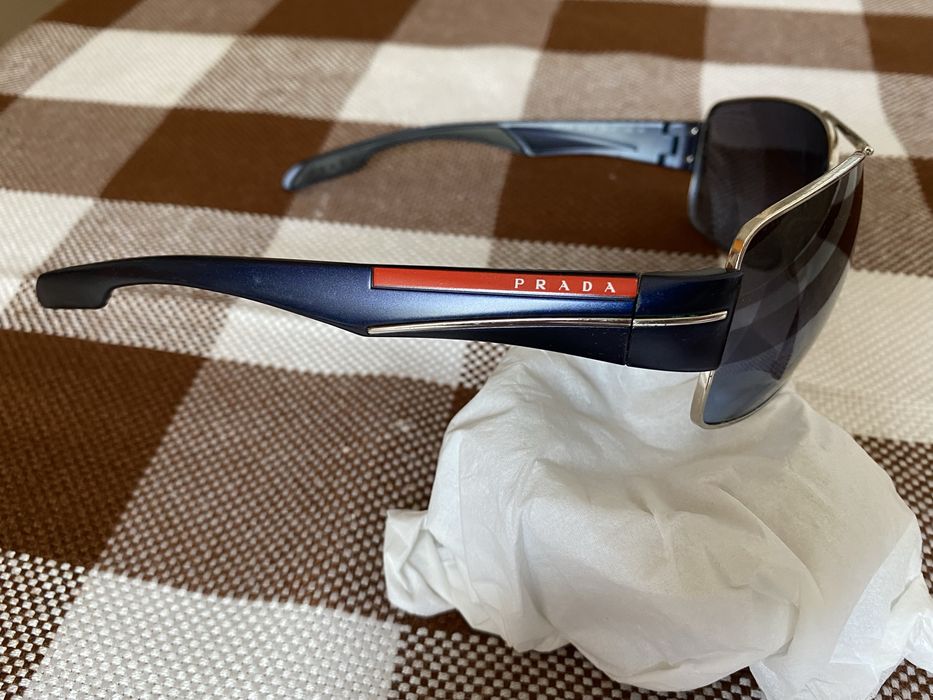 Vînd ochelari de soare ,PRADA ,