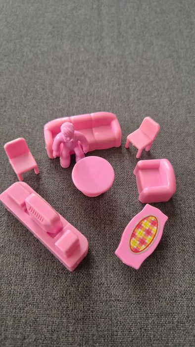 Детска пералня играчка, Къща за кукли