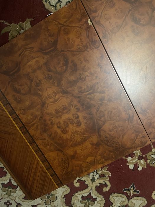 Стол в гостиную