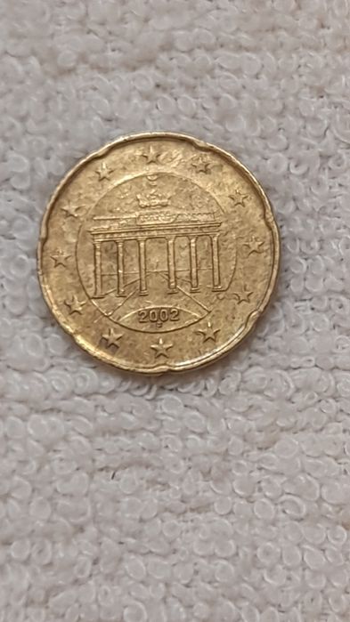 Vând monede de colecție foarte rare cu 8000 de lei.