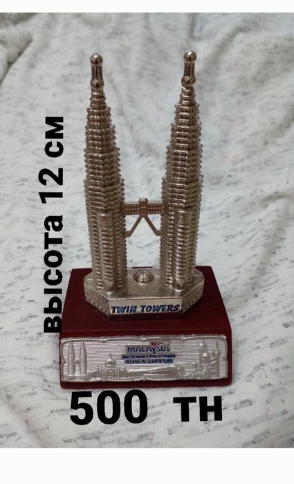 Статуэтка  . Фигурка . Ананас