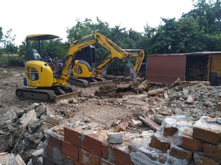 Услуги с Багер и Самосвали  и др. Строителна техника БИК-СТРОЙ ЕООД