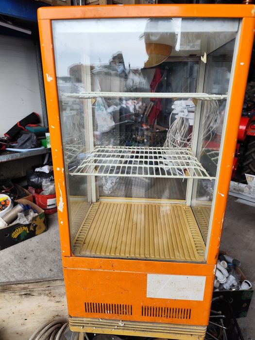 Vitrina rece de prezentare (racitor)